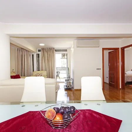 Delux Apartman Jukic アパート マカルスカ