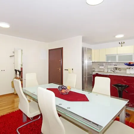Delux Apartman Jukic アパート マカルスカ
