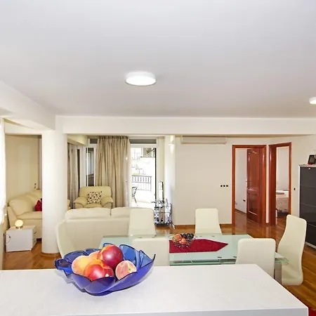 Delux Apartman Jukic マカルスカ