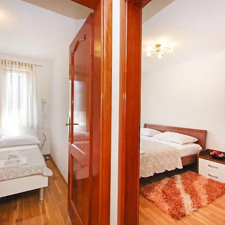 Delux Apartman Jukic * マカルスカ