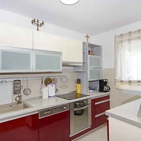 Delux Apartman Jukic アパート