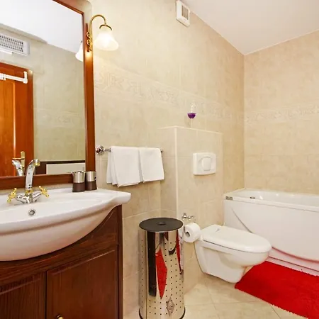 Delux Apartman Jukic マカルスカ