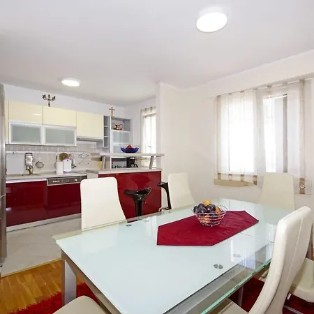 Delux Apartman Jukic アパート *