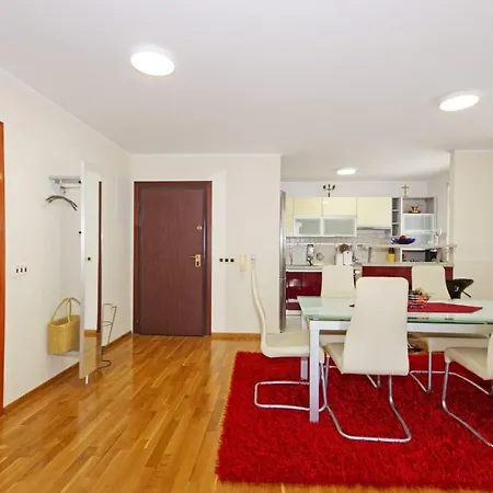 Delux Apartman Jukic アパート