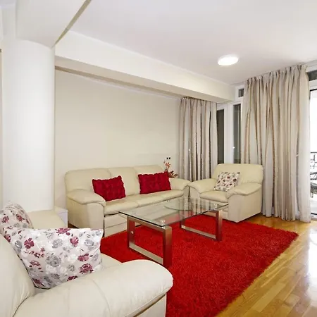 Delux Apartman Jukic アパート マカルスカ